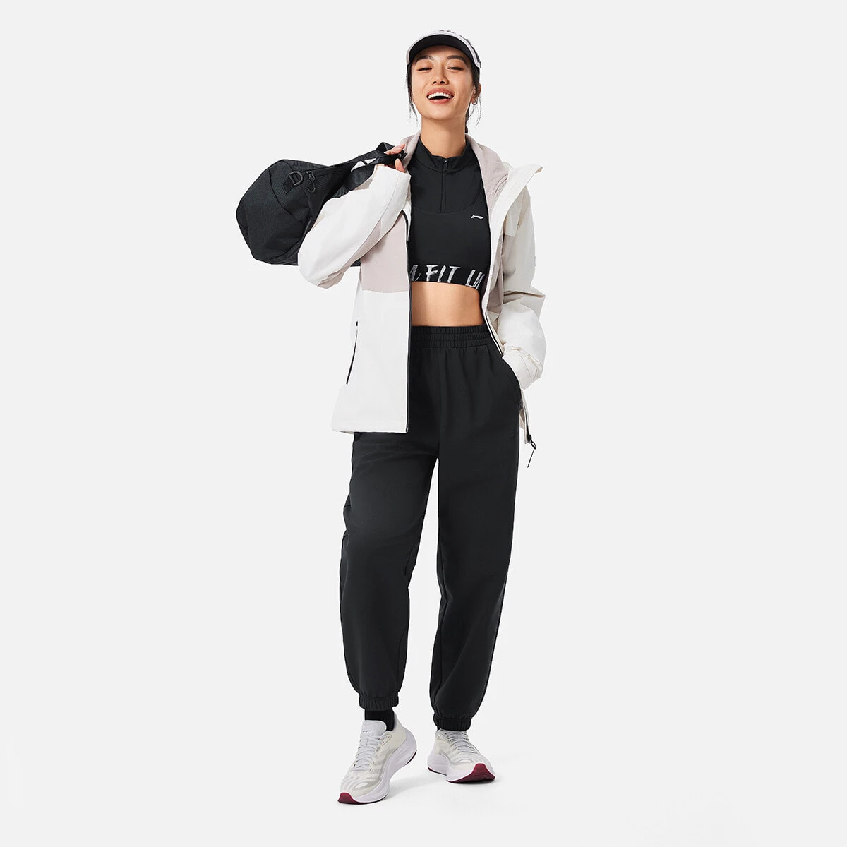 AYKU542-1 Брюки спортивные Essentials черный