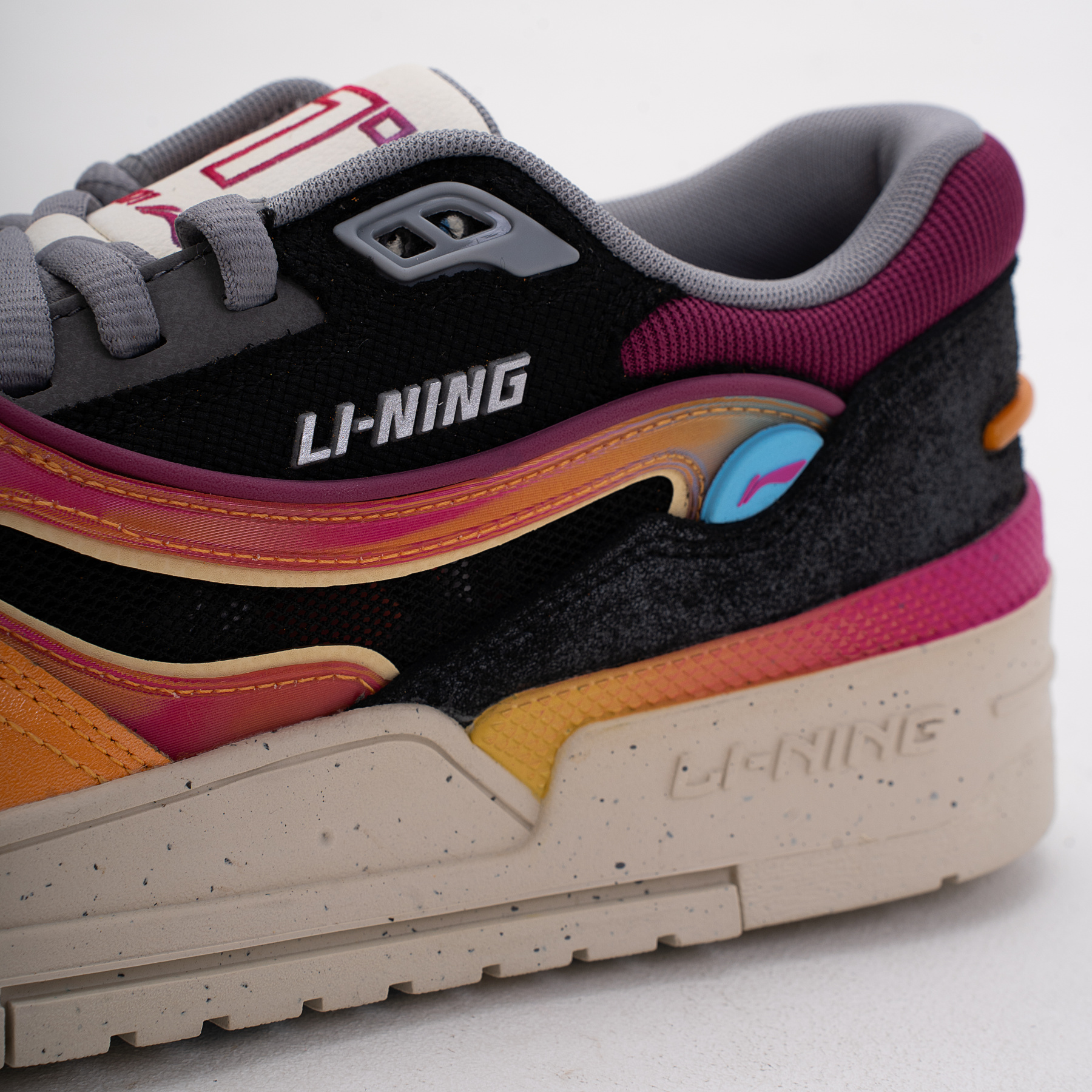 AGCU053-3 Кроссовки 001 BTC