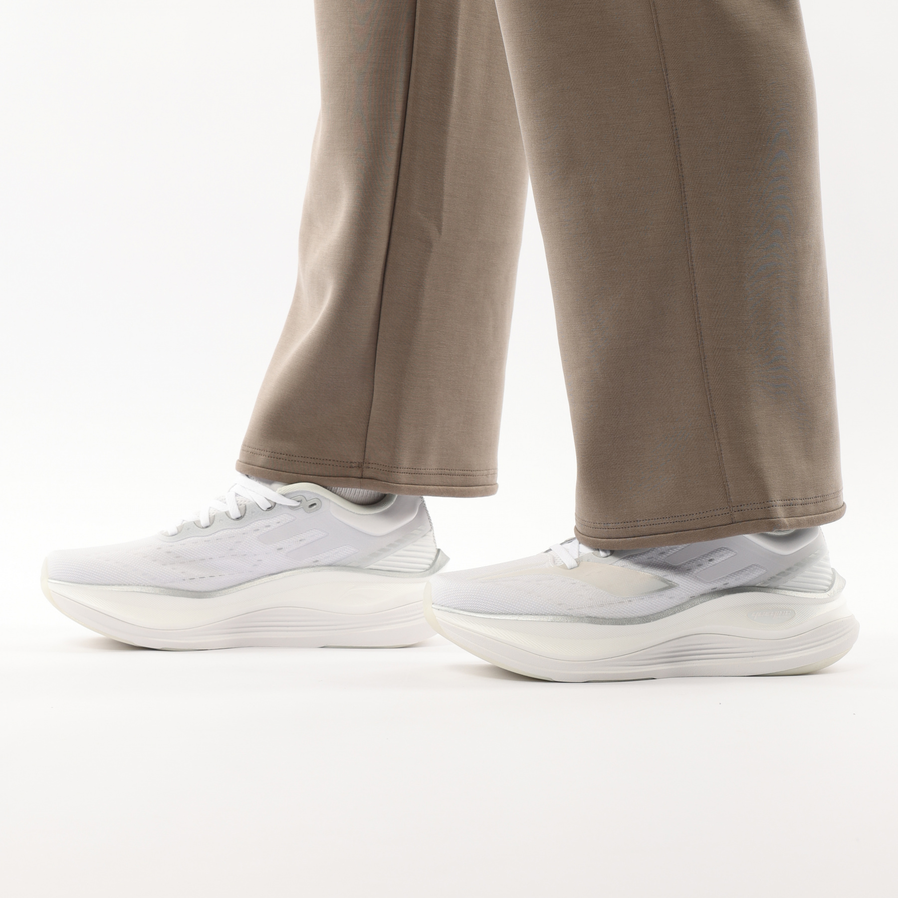 AKLV336-3 Брюки спортивные Workout коричневый