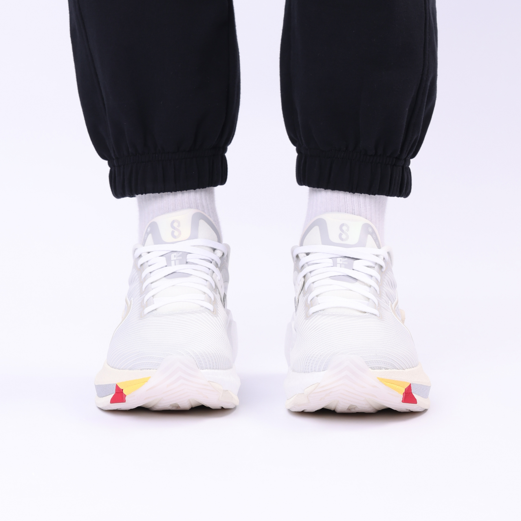 ARZV004-4 Беговые кроссовки Furious Rider 8 Pro V2 молочный