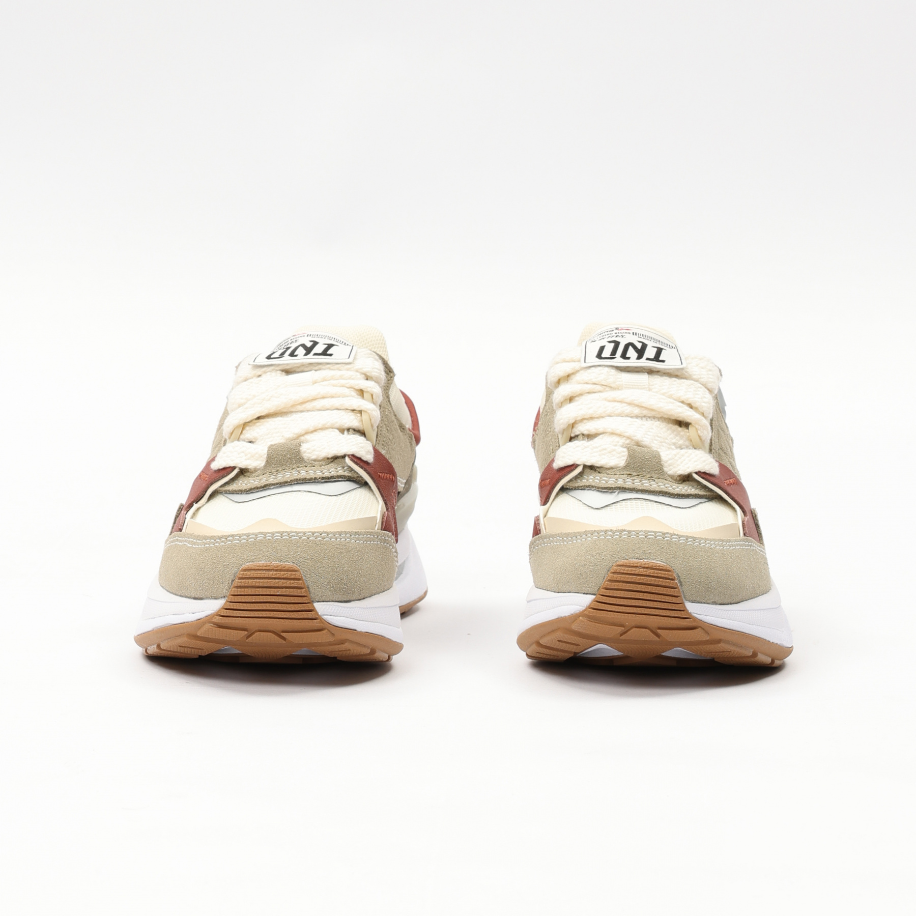 AGCU062-2 Кроссовки Moment V2