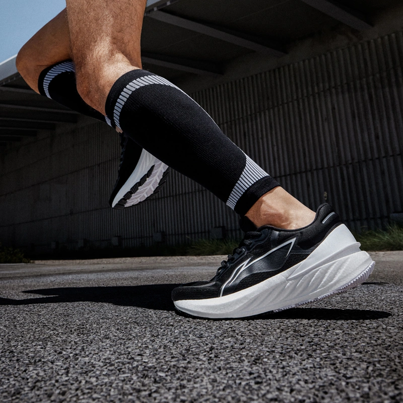 ARHT001-8 Беговые кроссовки Yueying 2 черные