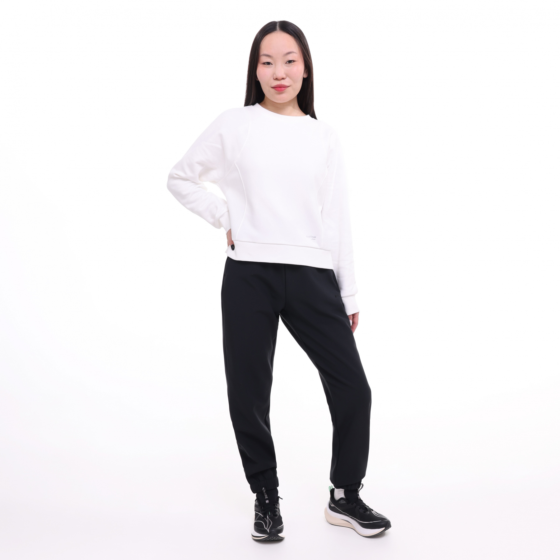 AYKU542-1 Брюки спортивные Essentials черный