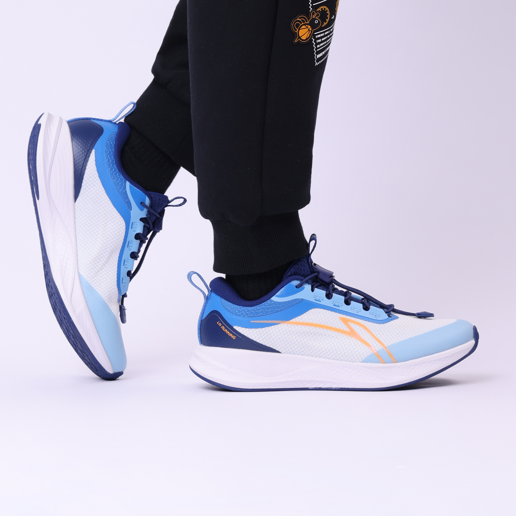 YKFU062-1 Кроссовки беговые белые