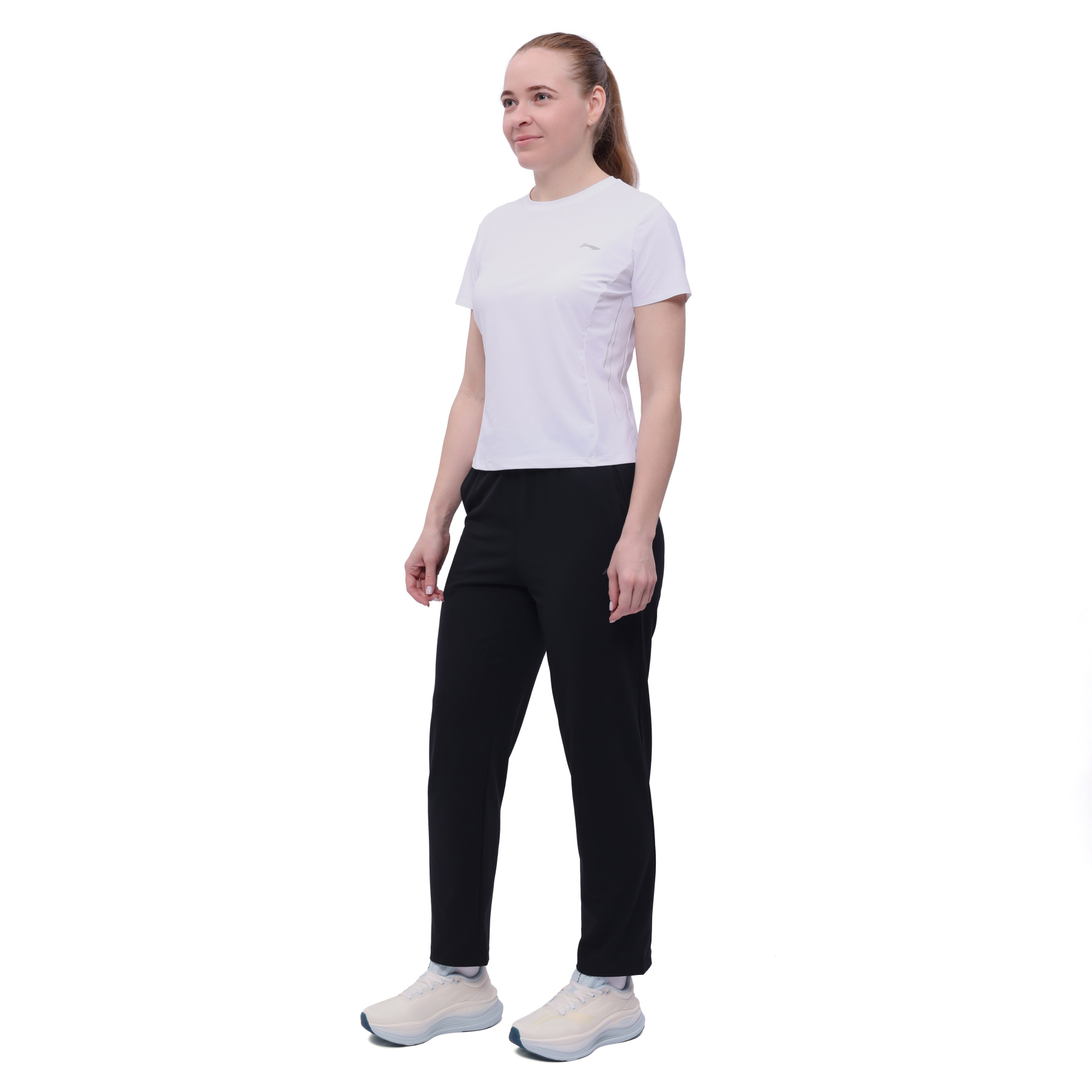 AKYW052-1 Брюки джоггеры Essentials черный