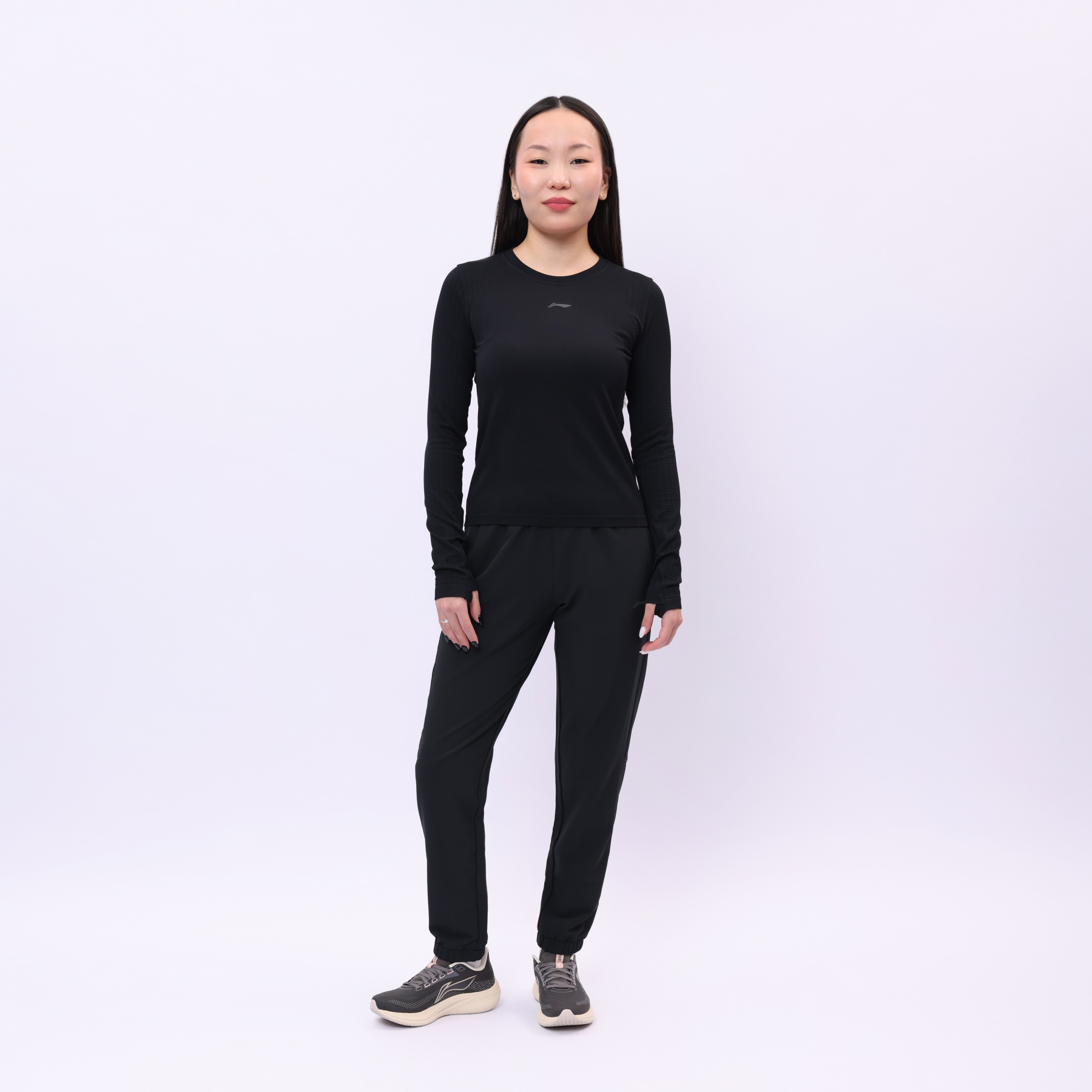 ATLU048-1 Лонгслив Jogging черный