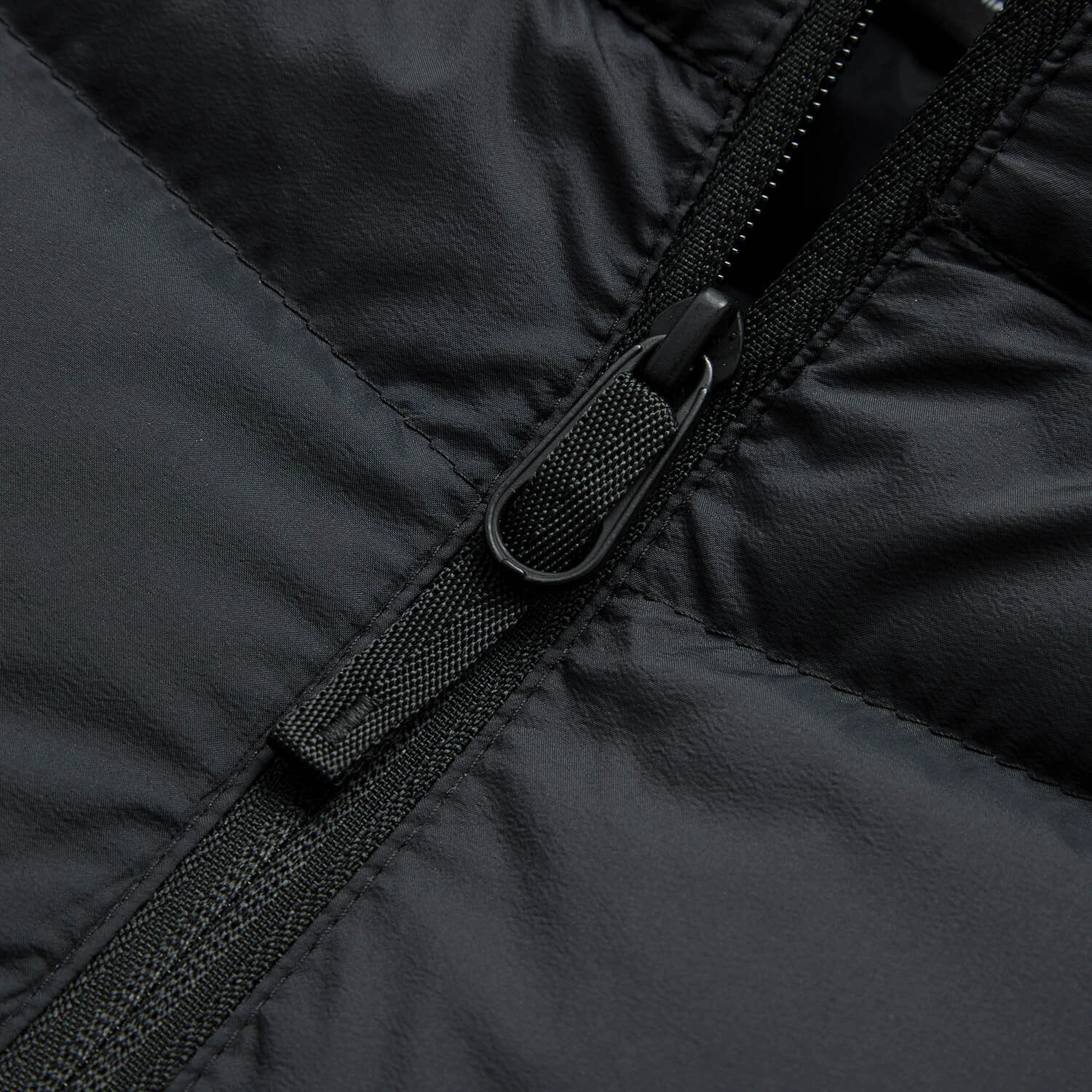 AYMU091-1 Пуховик Essentials черный