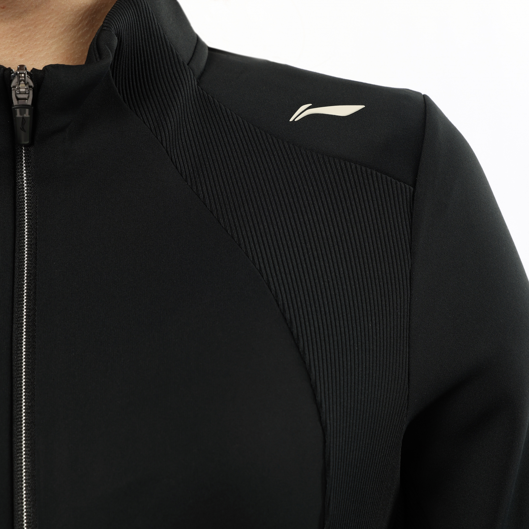 AFDVA58-1 Куртка Essentials черный