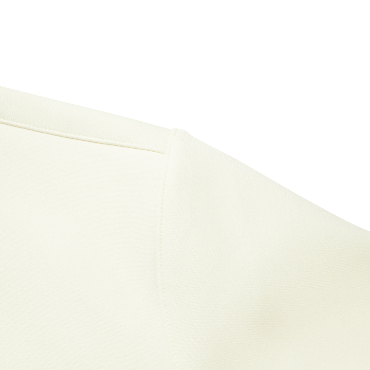 AWDVA70-2 Лонгслив Essentials белый