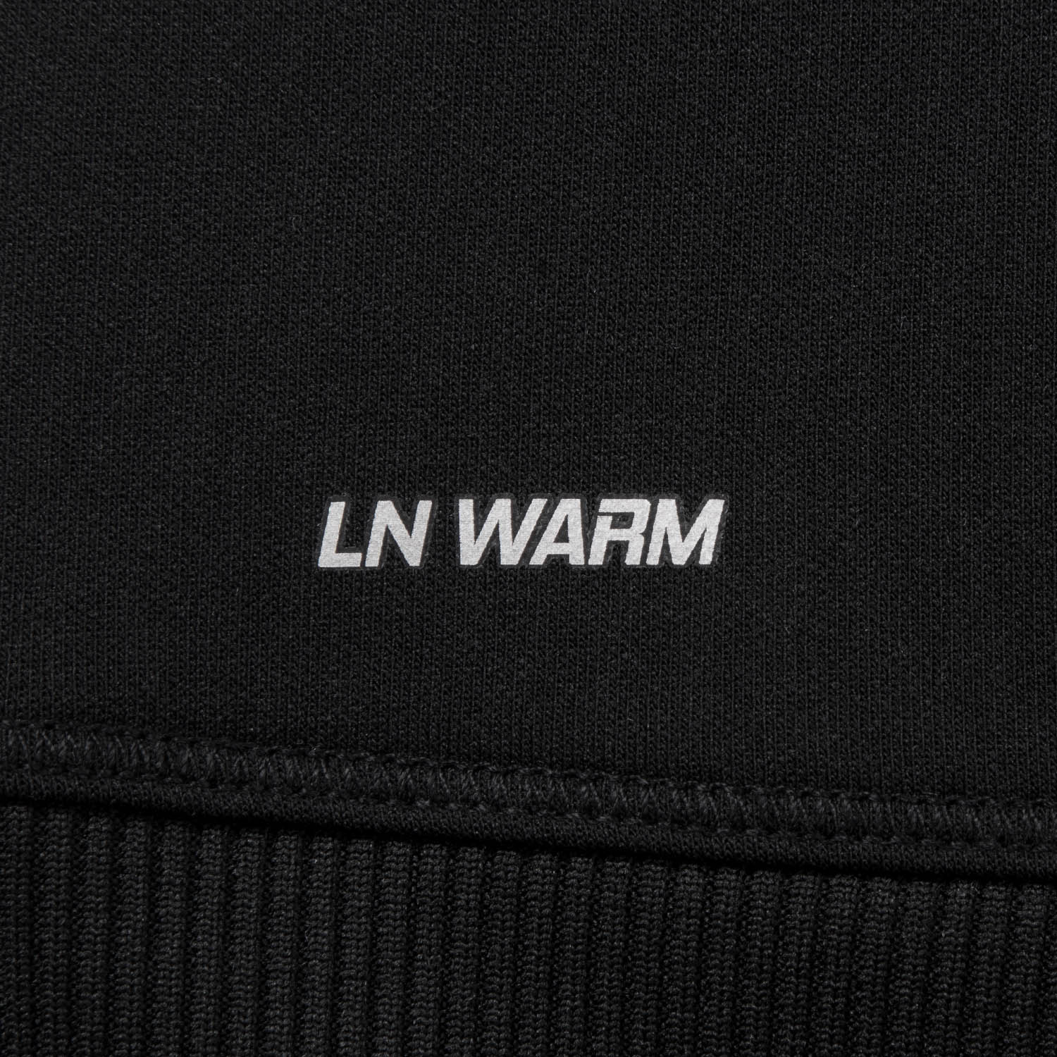 AWDV964-1 Свитшот Essentials черный