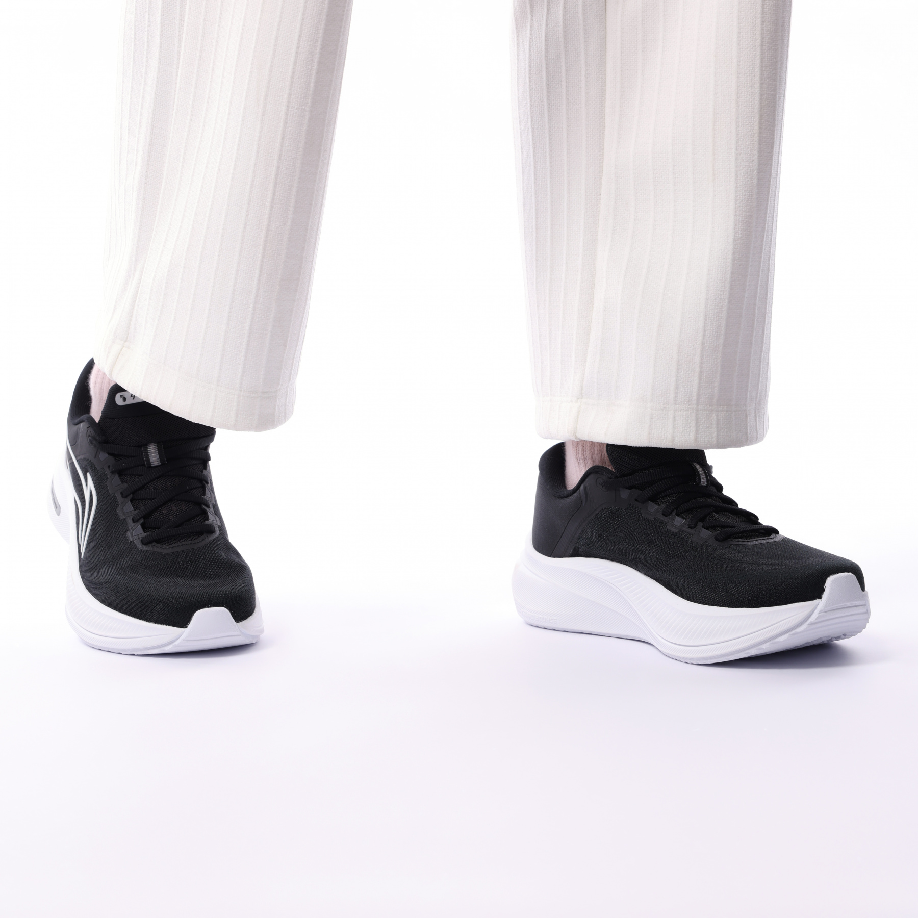 ARHV016-3 Кроссовки беговые Yueying 5 черный