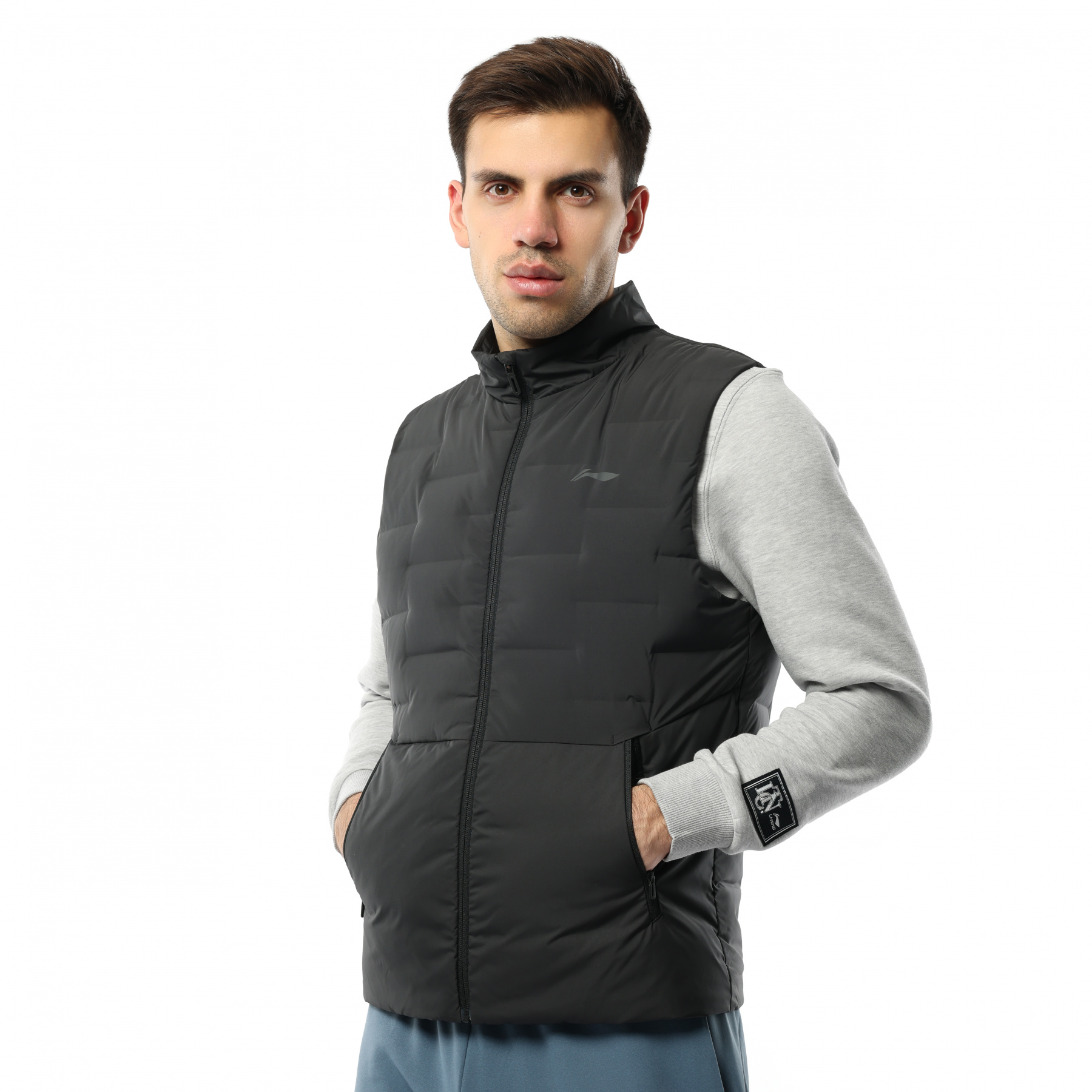 AMRV089-2 Жилет пуховый Essentials черный