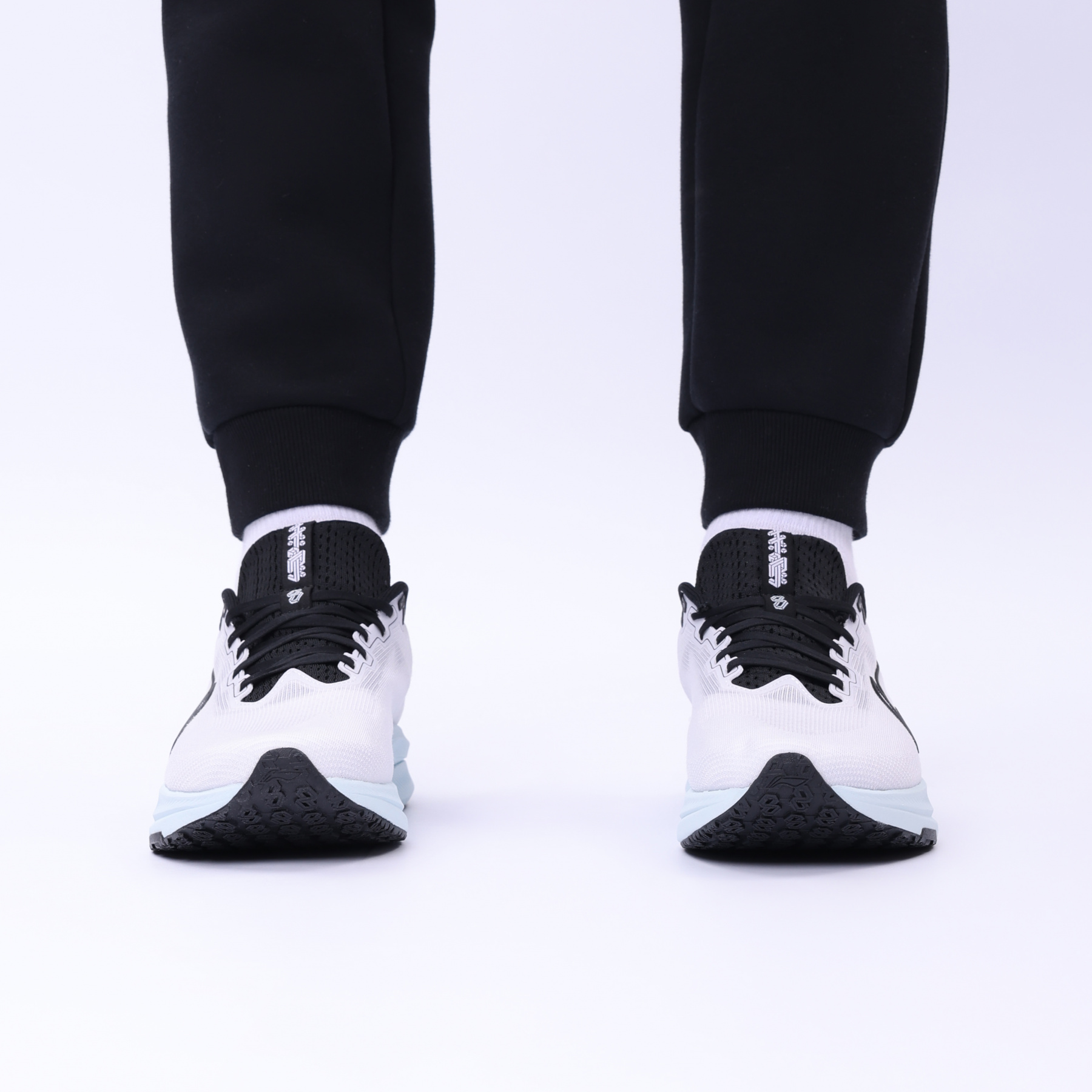 ARPV001-8 Беговые кроссовки Red Hare 8 белые