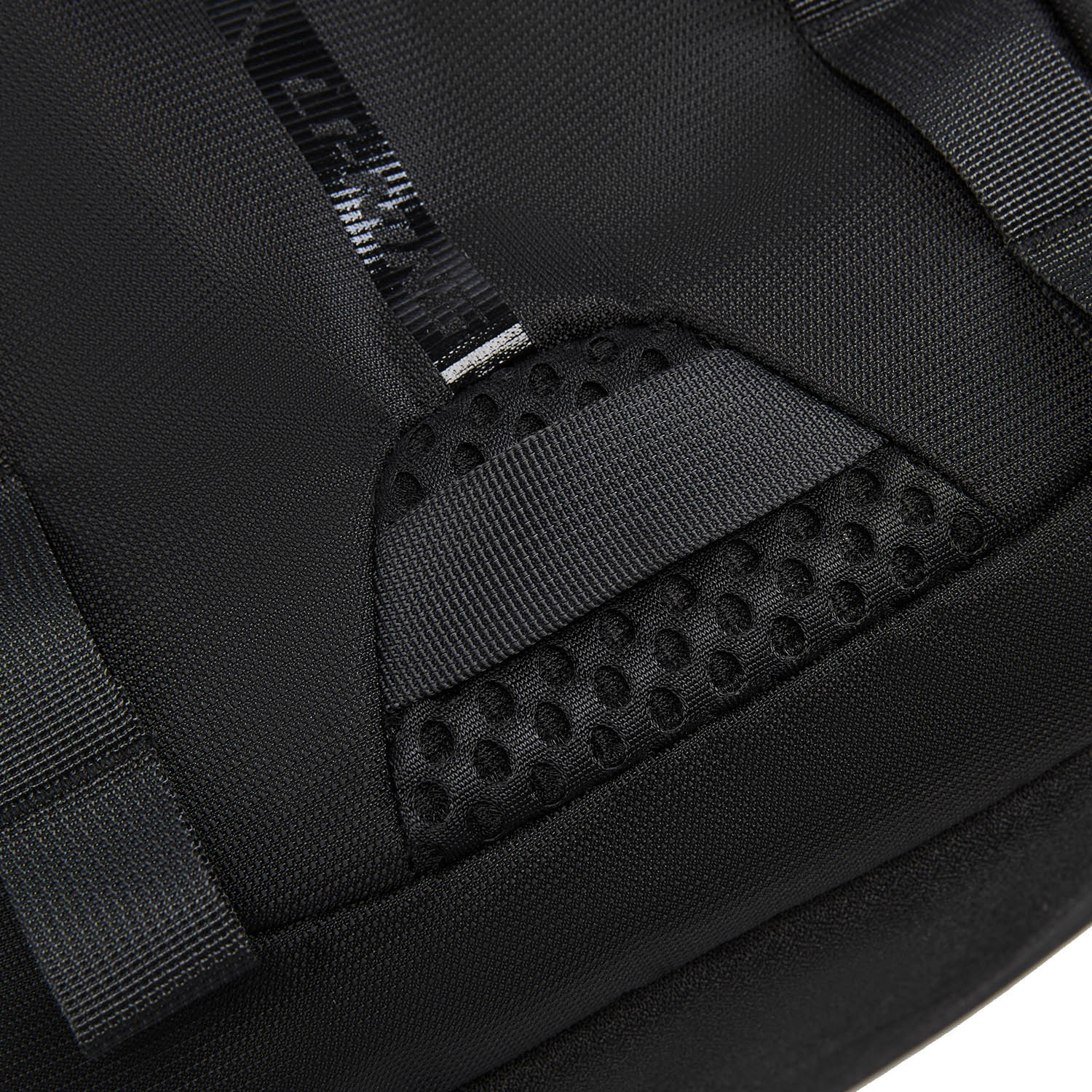 ABSV221-1 Рюкзак Essentials черный