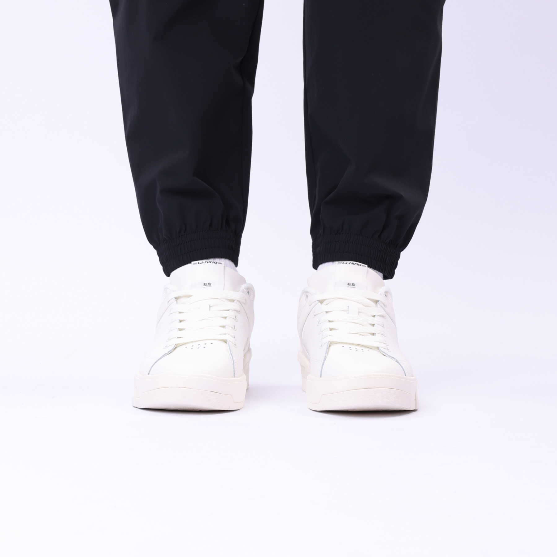 AGCT043-1 Кроссовки Common 70S белые