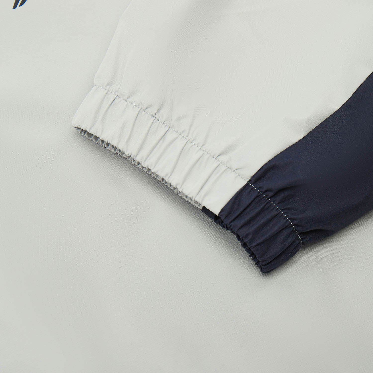 AFDW079-11 Ветровка Essentials серый