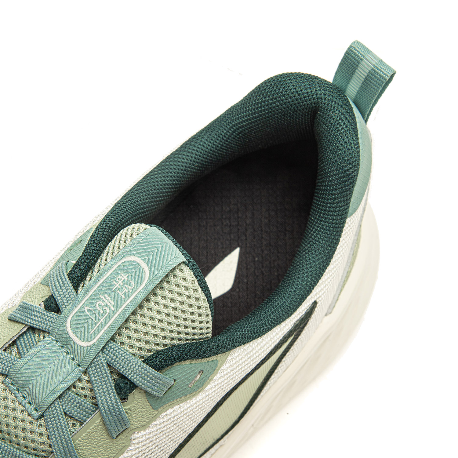 ARSV059-1 Кроссовки Light Cloud белый