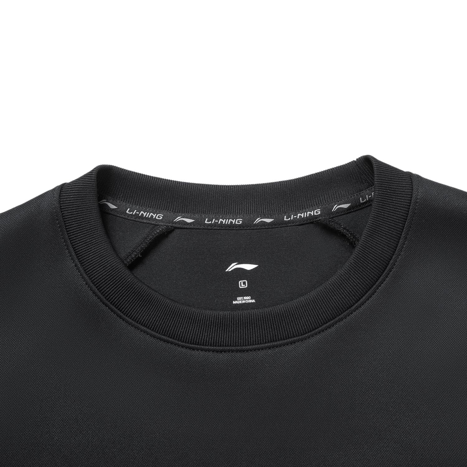 AWDVF05-4 Свитшот Essentials черный