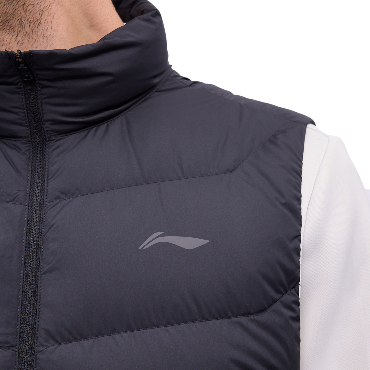 AMRV037-3 Жилет пуховый Essentials черный