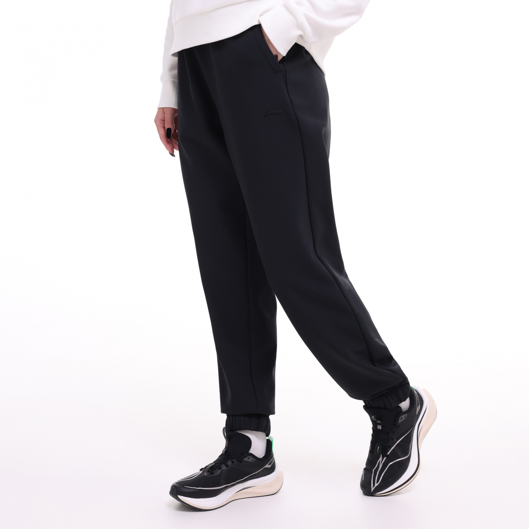 AYKU542-1 Брюки спортивные Essentials черный