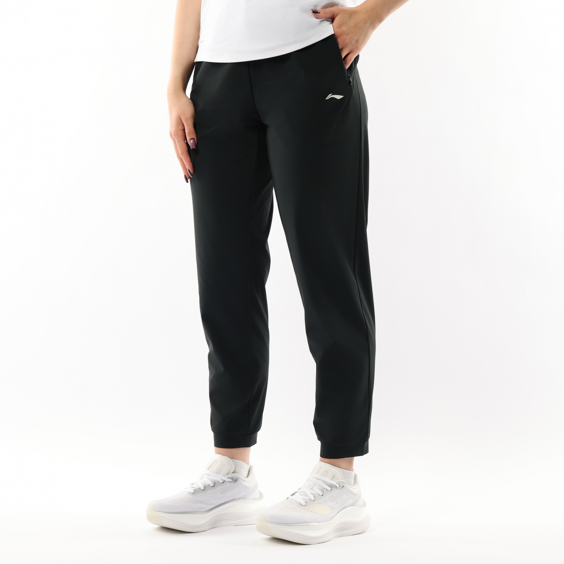 AKYV076-1 Брюки-джоггеры Essentials черный