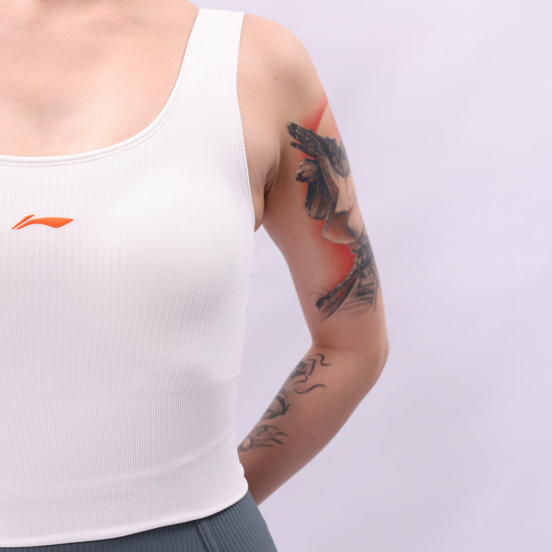 AUDV040-5 Майка Workout белый