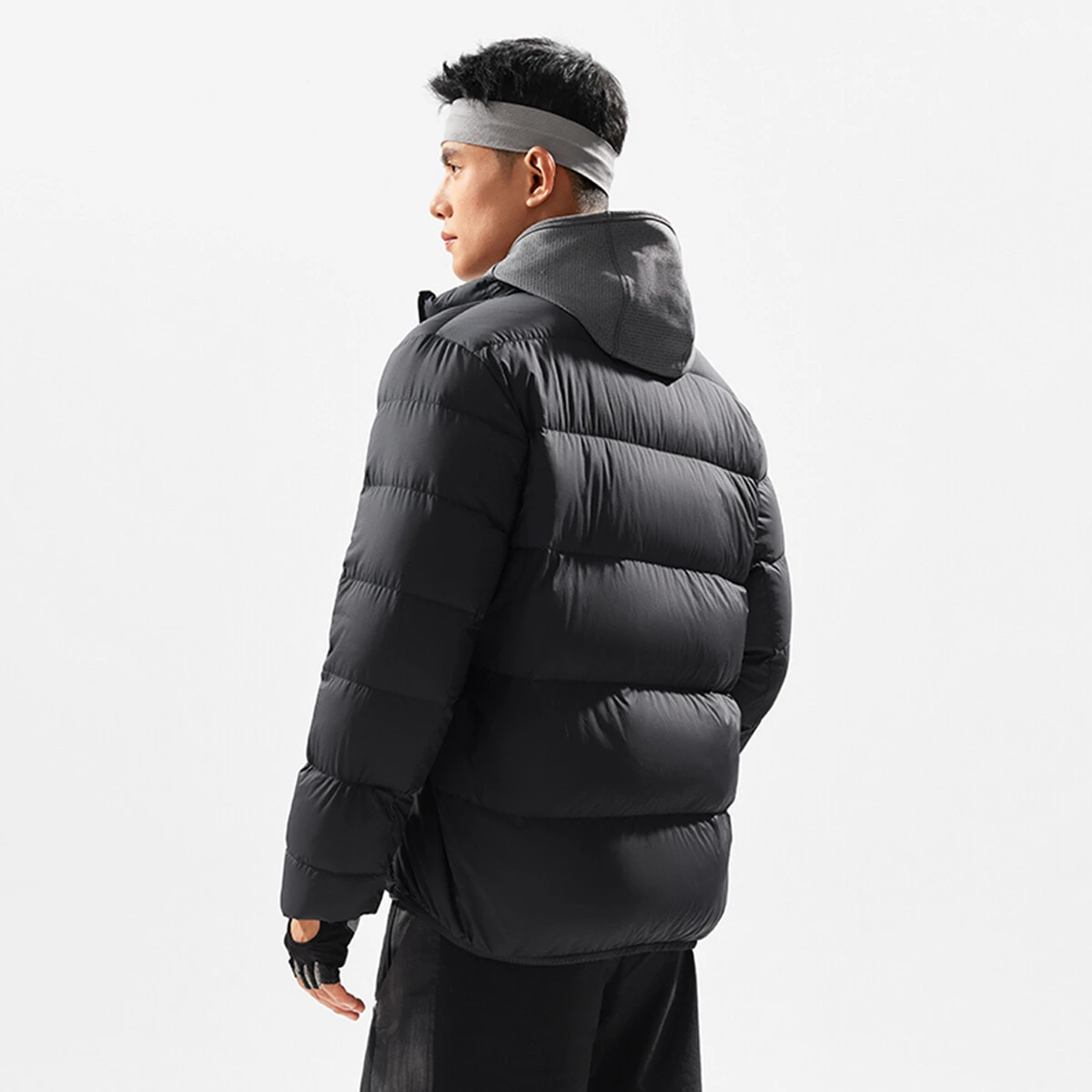 AYMU091-1 Пуховик Essentials черный