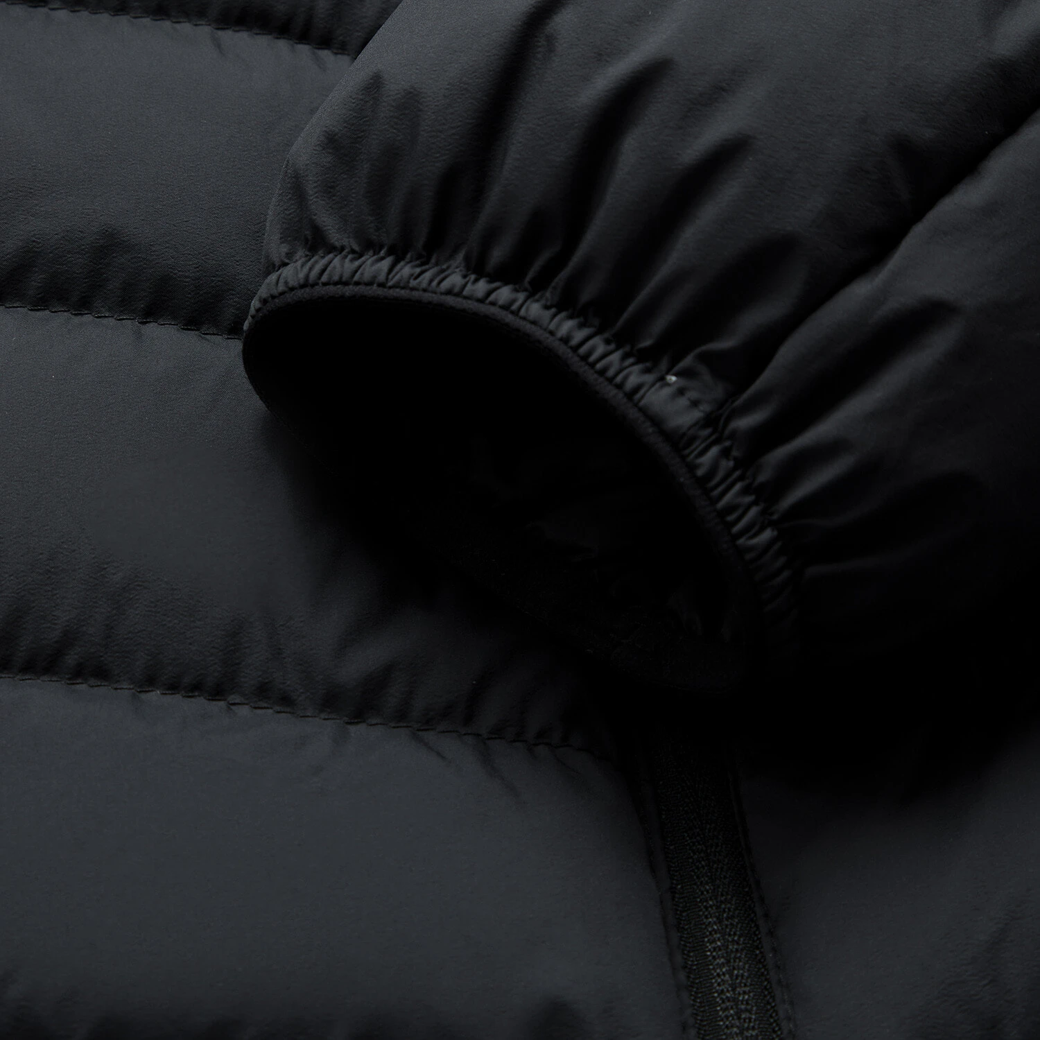 AYMU091-1 Пуховик Essentials черный