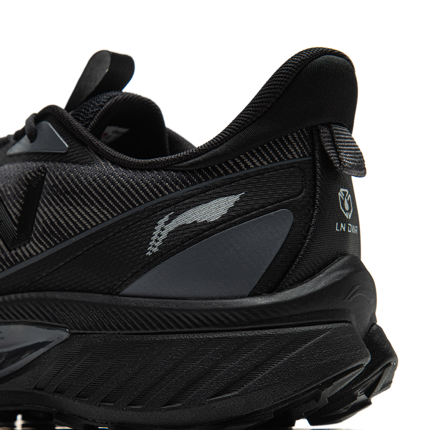 ARNV015-8 Кроссовки трейловые Ben Xiao черный