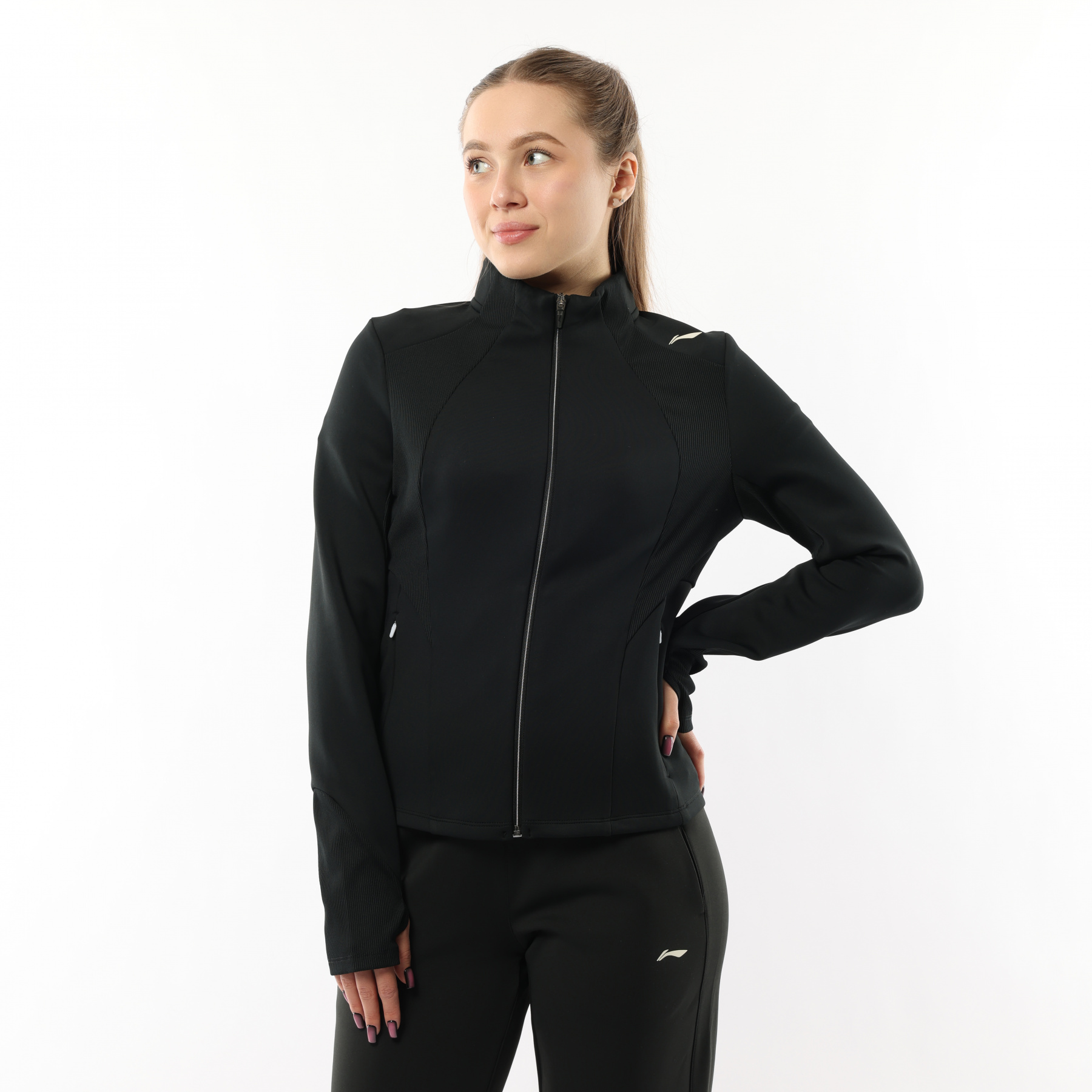 AFDVA58-1 Куртка Essentials черный