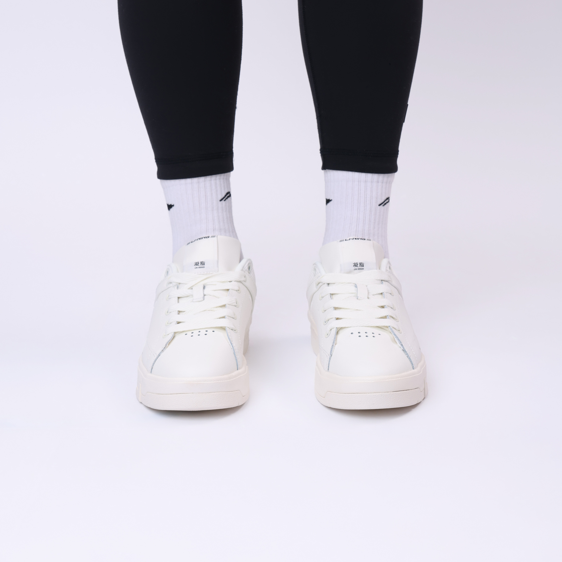 AGCT044-1 Кроссовки Common 70s белые