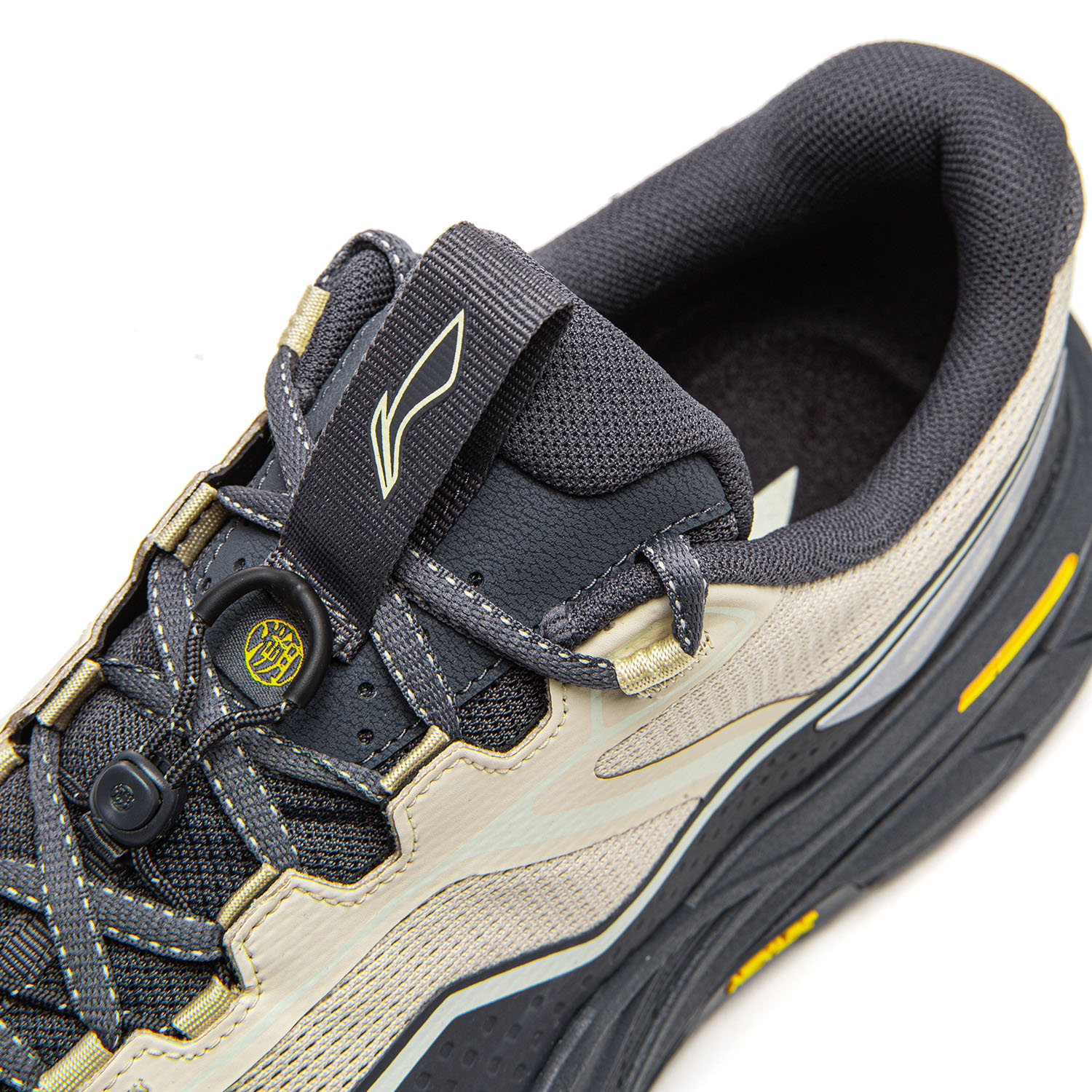 AHTW003-1 Кроссовки Outdoor AXC Rush 2 черный