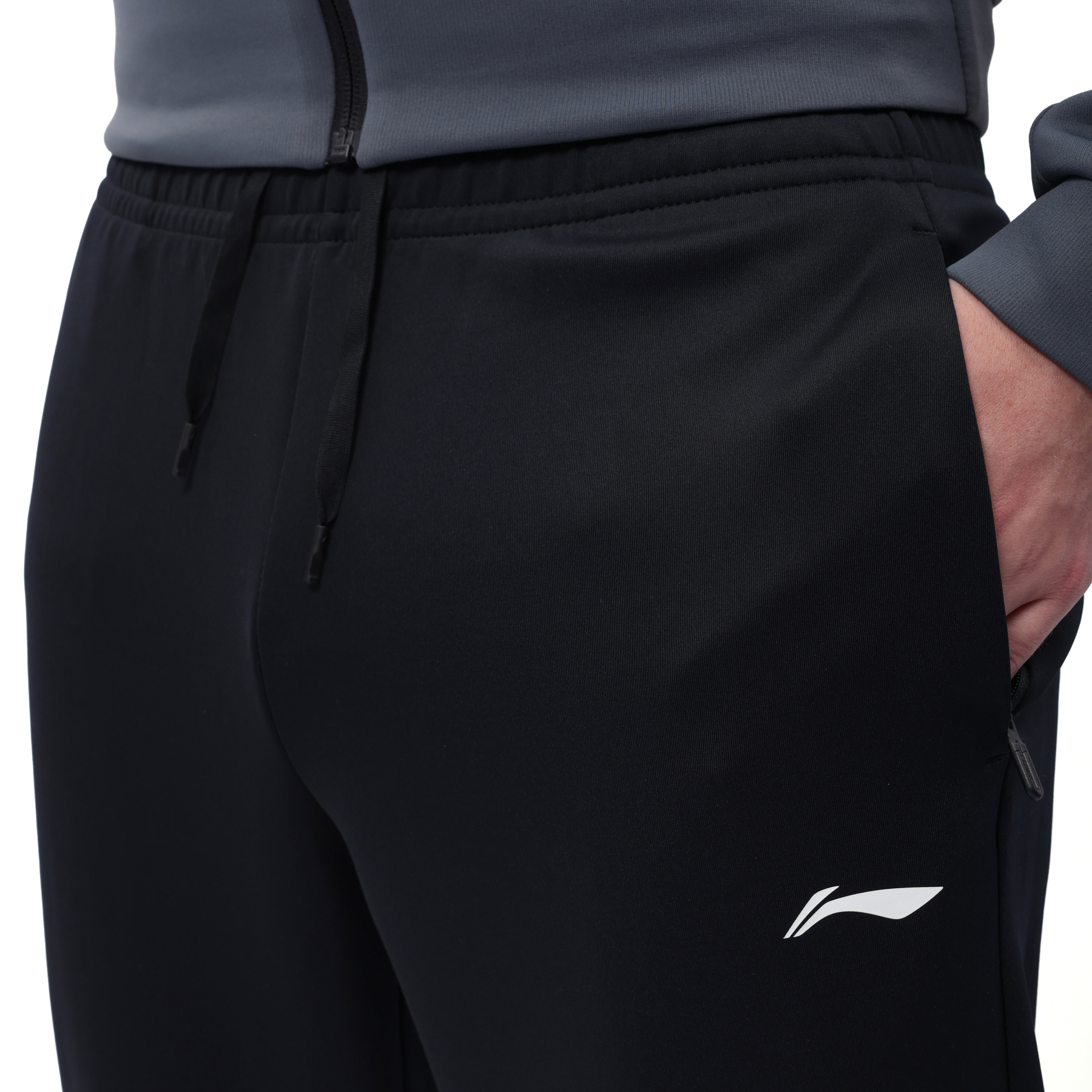 AKYW083-2 Брюки джоггеры Essentials черный