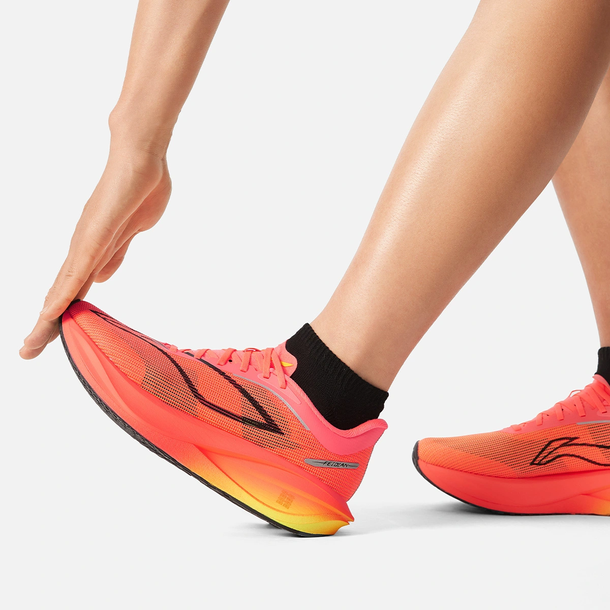 ARMV001-17 Кроссовки беговые Feidian 5 Challenger розовый