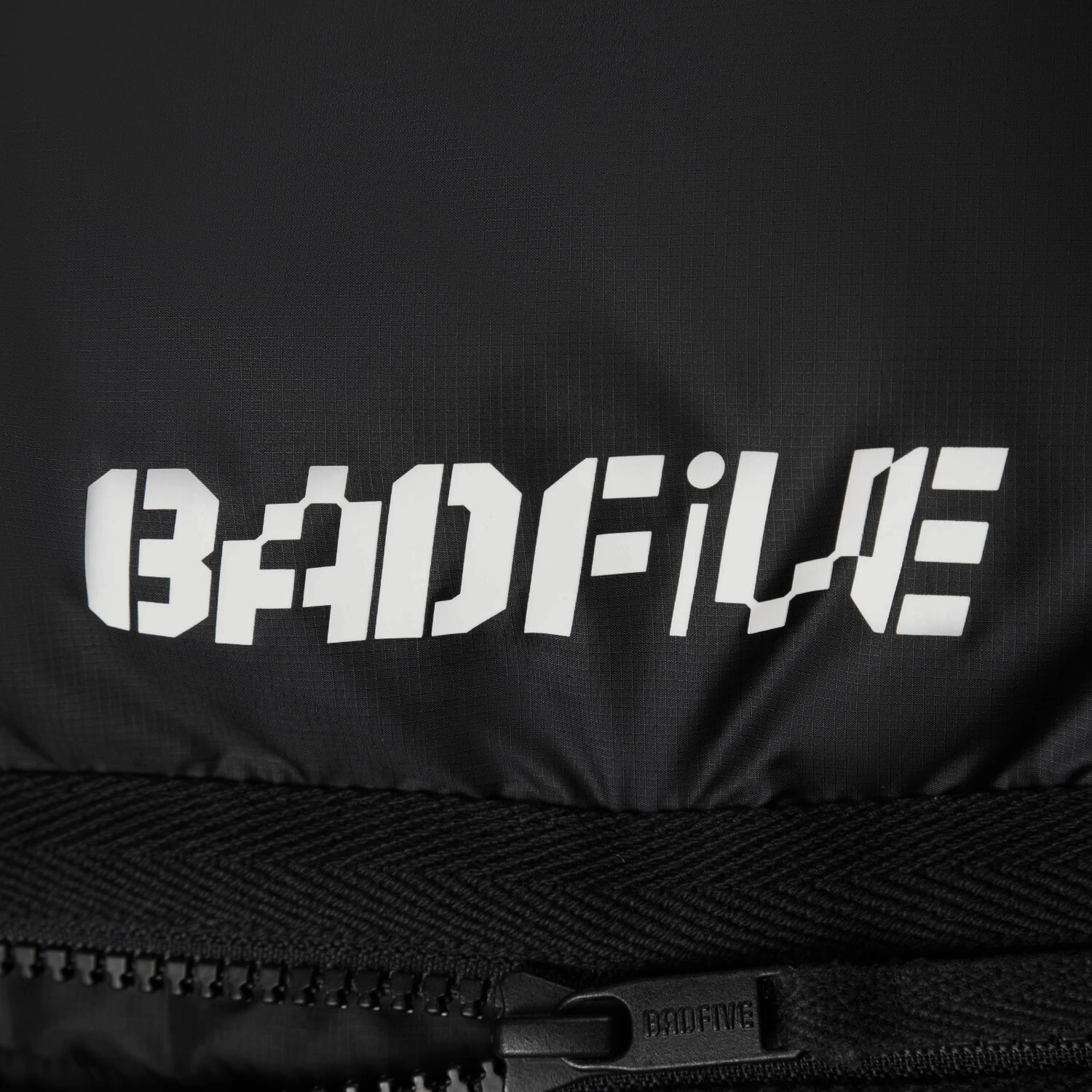 AYMV117-4 Пуховик Bad5 Off-Court черный