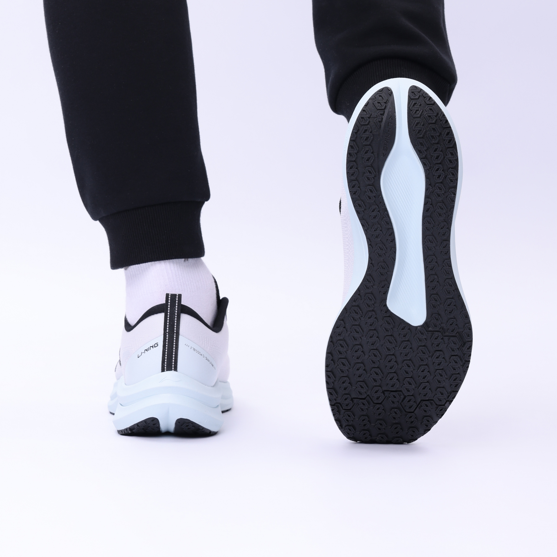 ARPV001-8 Беговые кроссовки Red Hare 8 белые