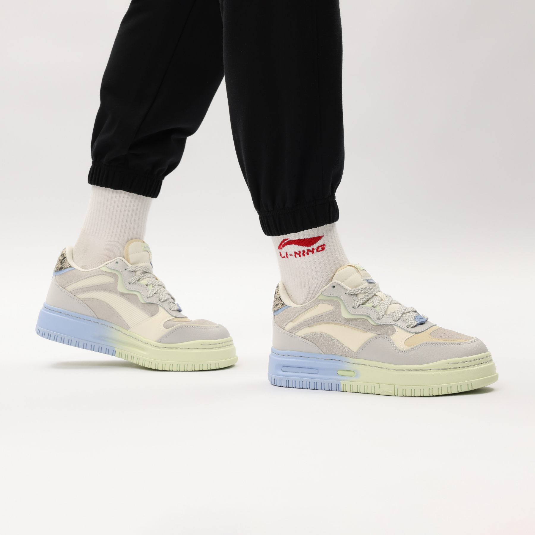 AGCU032-6 Кроссовки Future C1