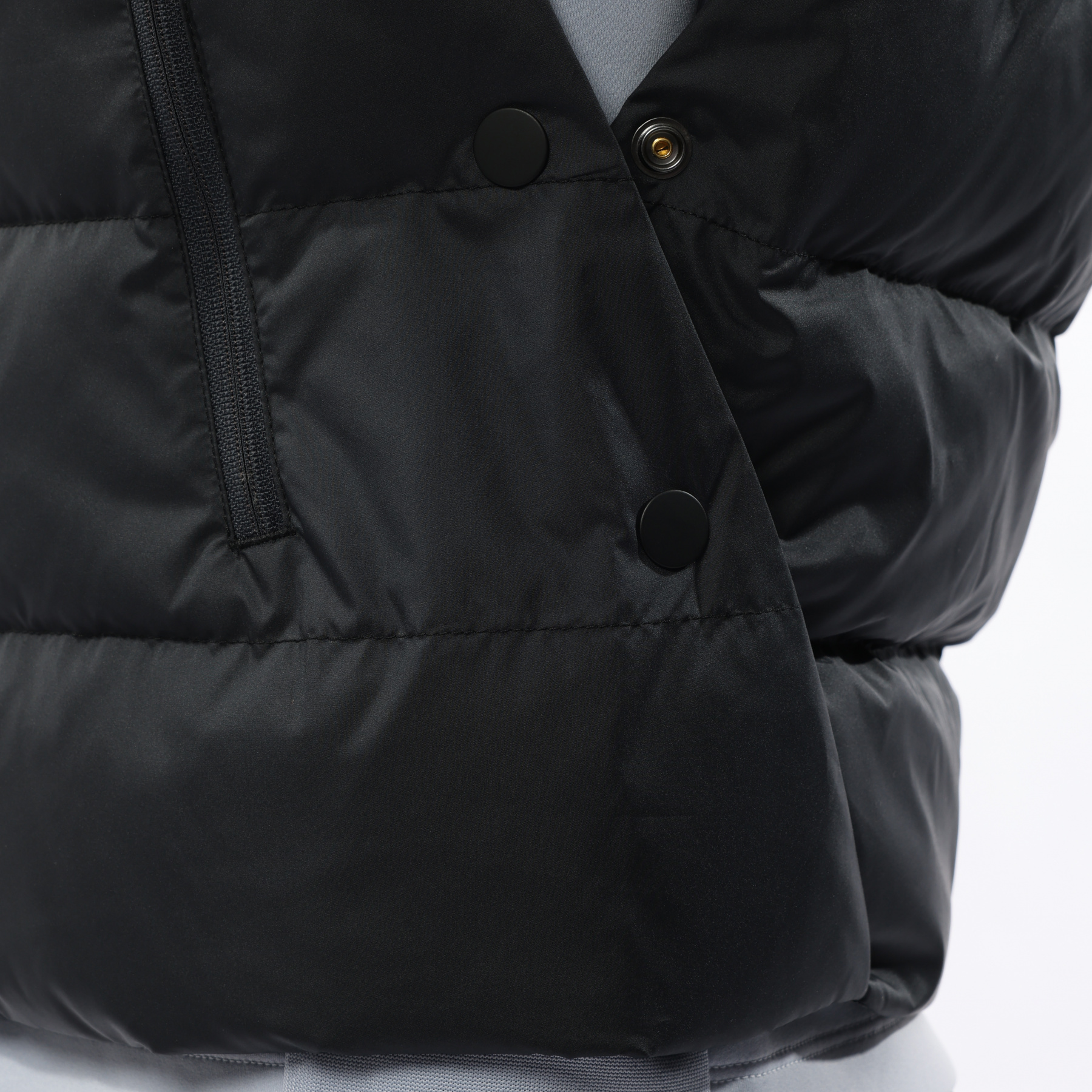 AMRV040-3 Жилет пуховый Sports Style черный