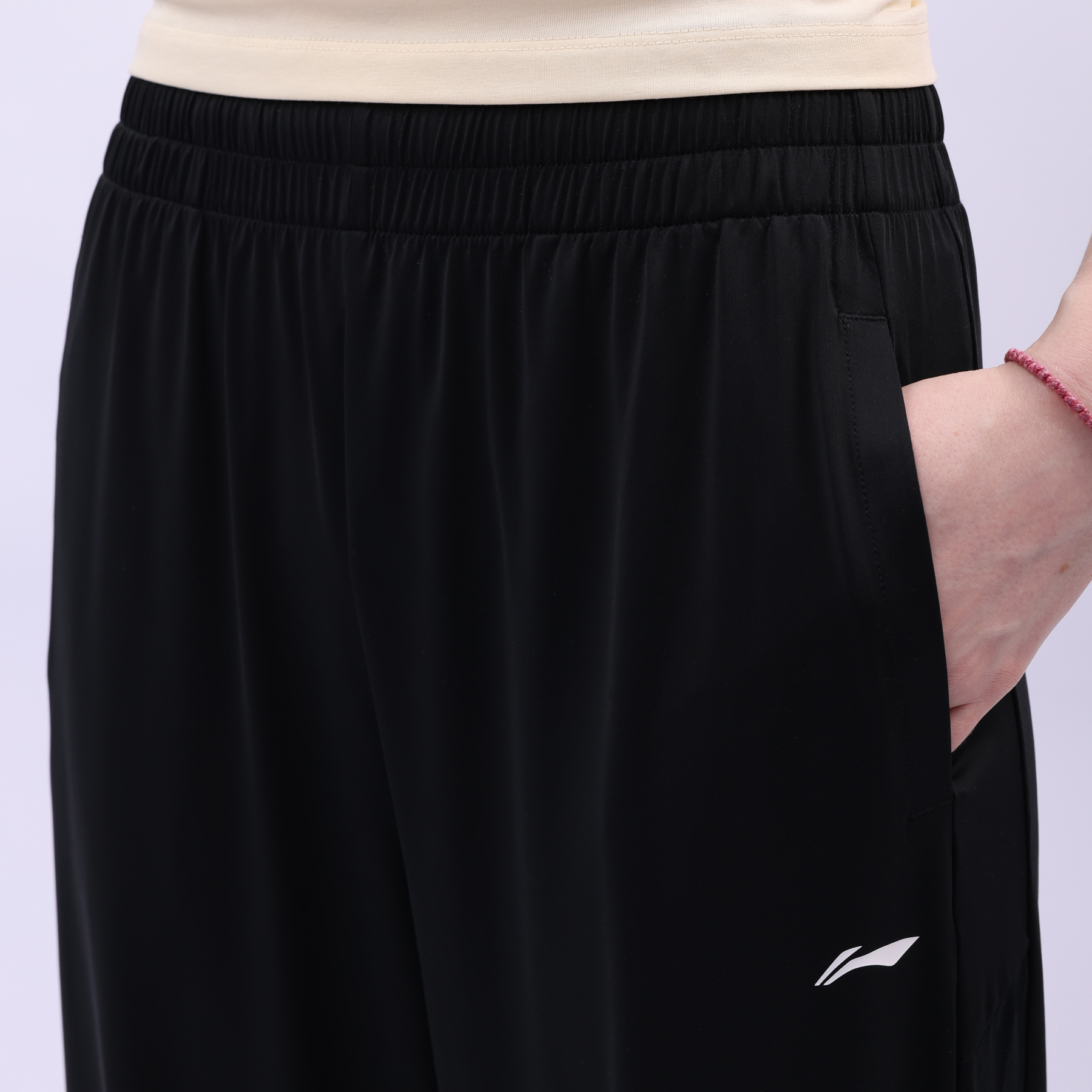 AKLT298-1 Спортивные брюки Essentials черные