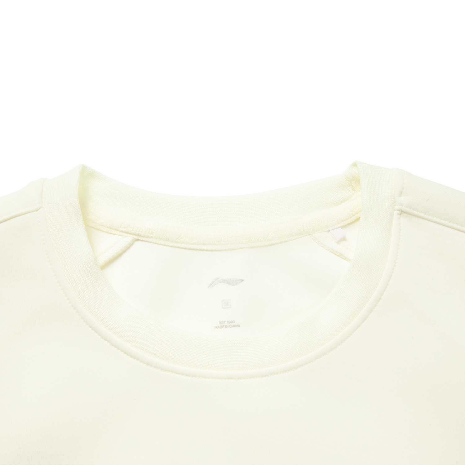 AWDVA70-2 Лонгслив Essentials белый