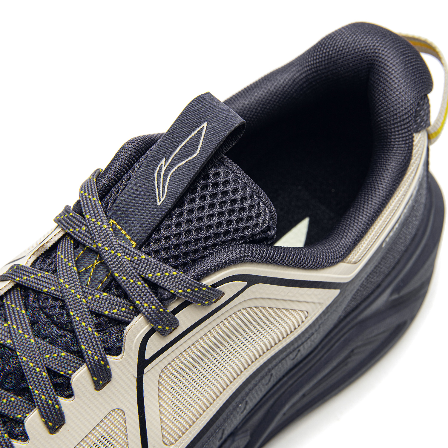 AHTW007-5 Кроссовки Outdoor AXJ Stride 2 бежевый