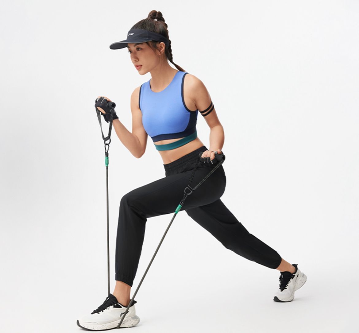 AYKV090-1 Брюки спортивные Essentials черный