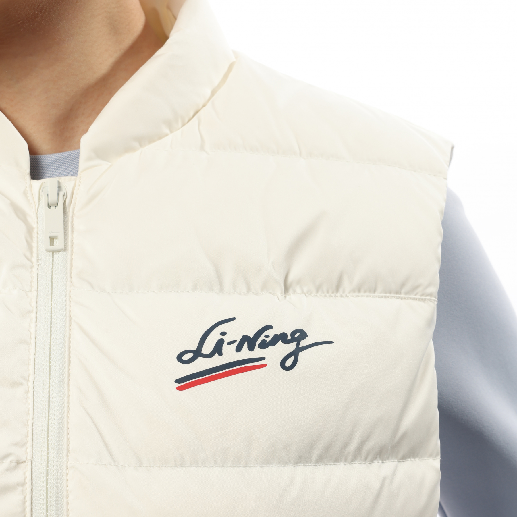 AMRV040-1 Жилет пуховый Sports Style белый