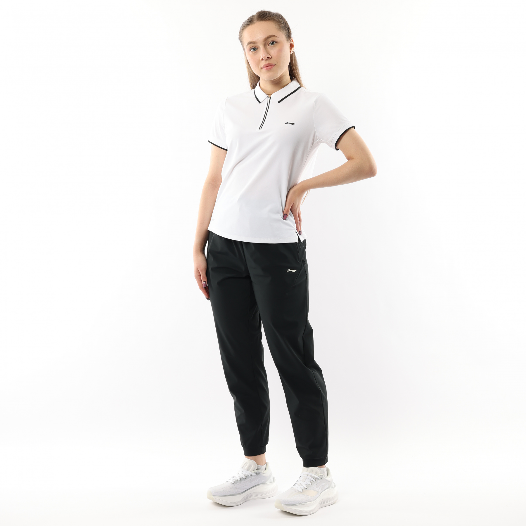 AKYV076-1 Брюки-джоггеры Essentials черный