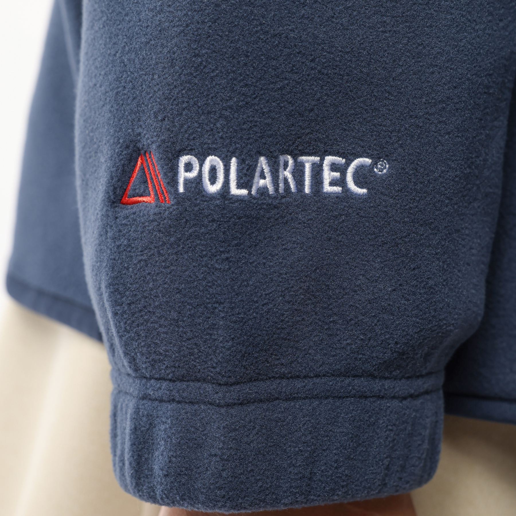 AWDU703-6 Свитшот Cross черный