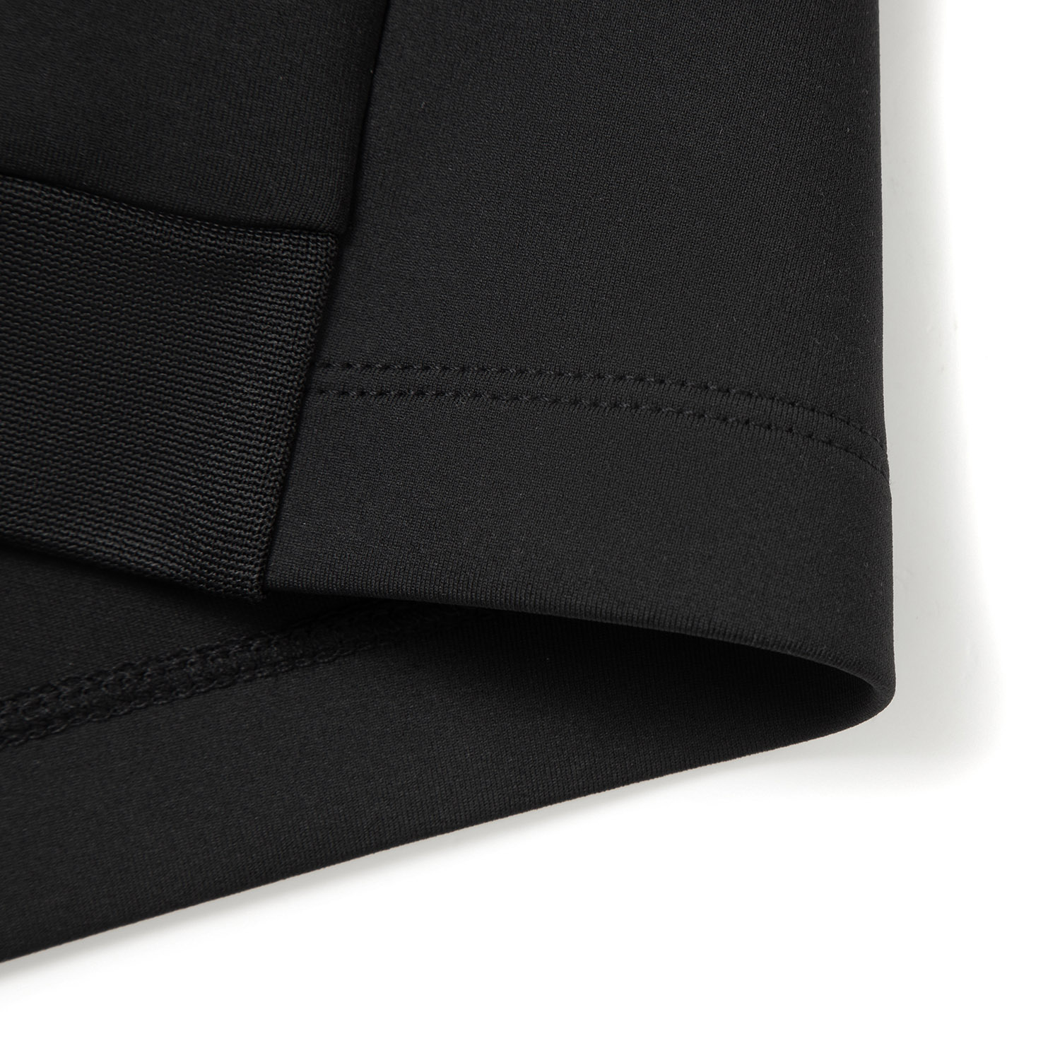 AWDVA70-1 Лонгслив Essentials черный