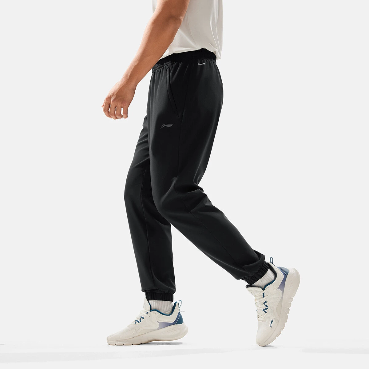 AYKU523-1 Брюки спортивные Essentials черный