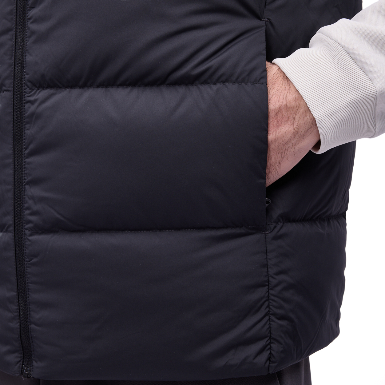 AMRV037-3 Жилет пуховый Essentials черный