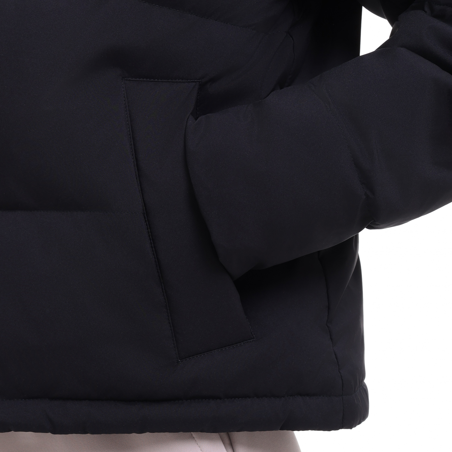 AYMU102-2 Пуховик Essentials черный