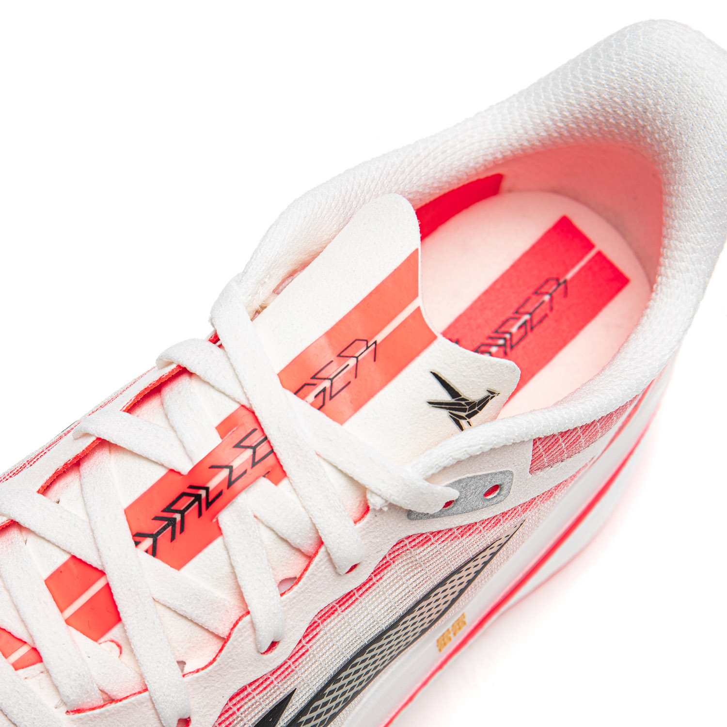 ARMW004-7 Кроссовки беговые Feidian 6 Challenger белый